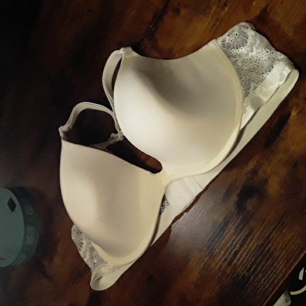 NWOT 40D No Boundaries Gorgeous White Lace Padded underwire Gorgeous Bra